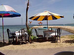 am Strand von Sanur